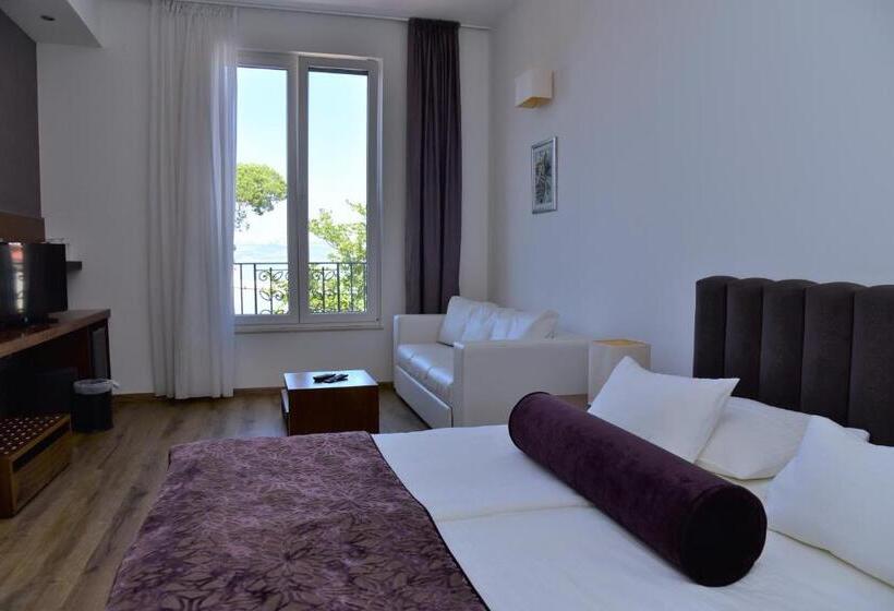 Номер Стандарт Вид на Море, Lipa