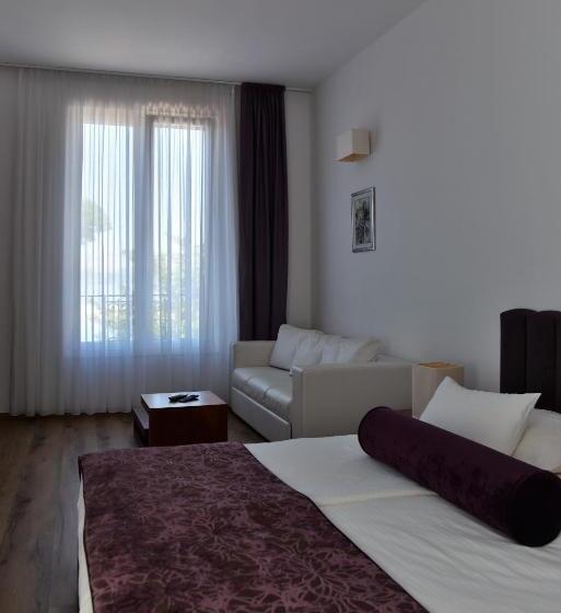 Номер Стандарт Вид на Море, Lipa