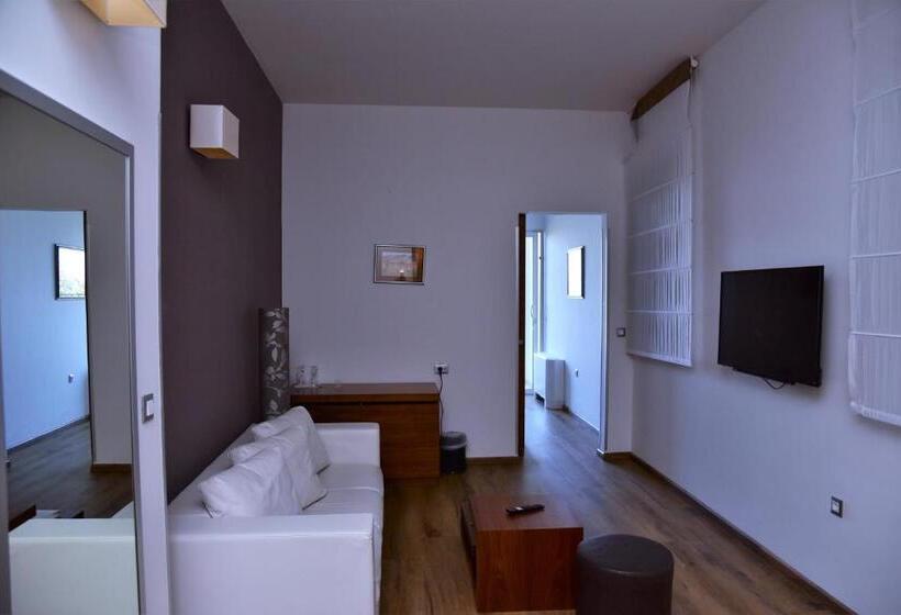 Family Suite, Lipa