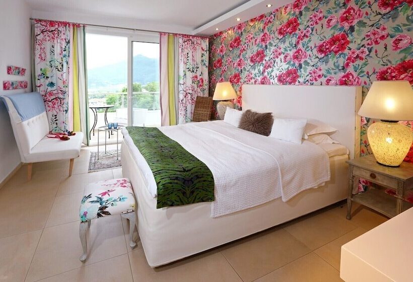 جناح جونيور مطلّ علي البحر, Mare Monte Small Boutique