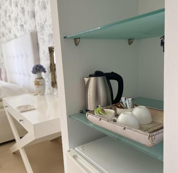 جناح جونيور مطلّ علي البحر, Mare Monte Small Boutique