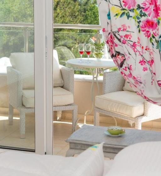 جناح جونيور مطلّ علي البحر, Mare Monte Small Boutique