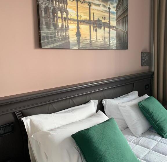 Четырехместный Номер Стандарт с Балконом, Park Hotel Cellini