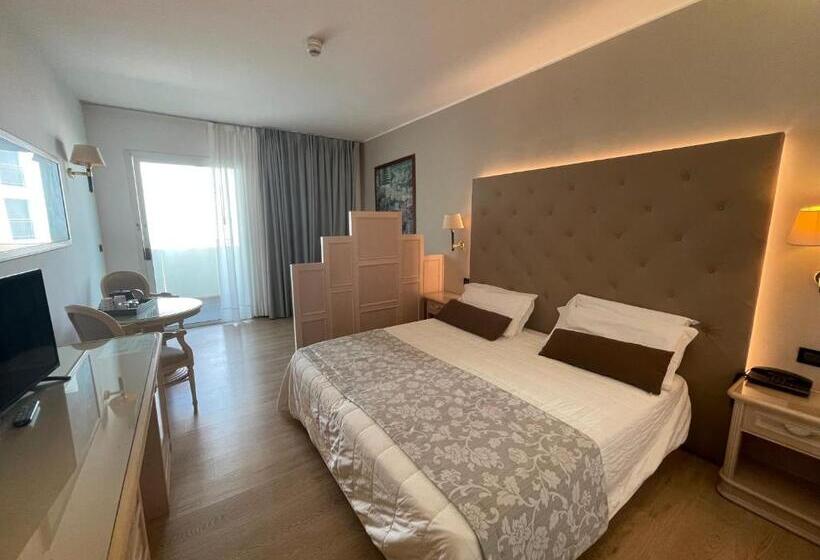 Полулюкс с Балконом, Park Hotel Cellini