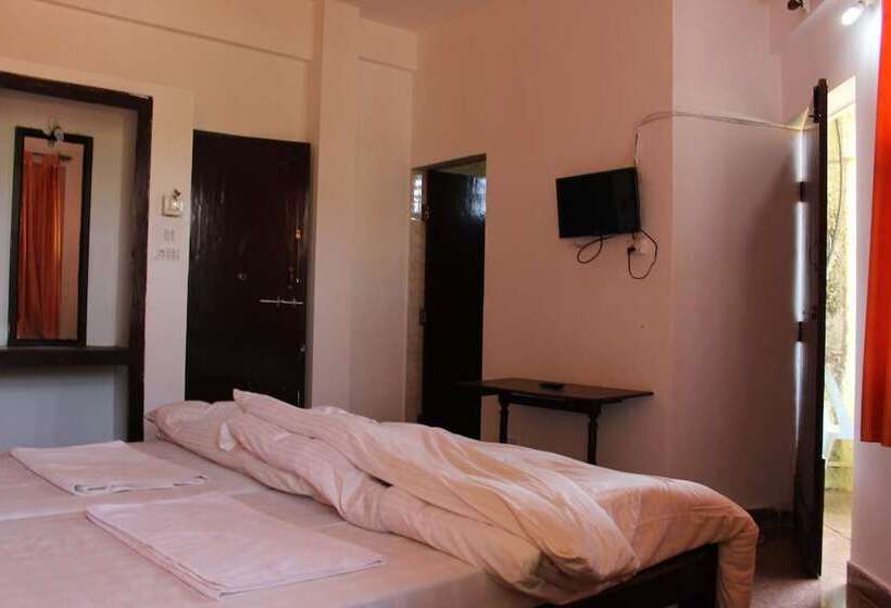 デラックスルーム, Poonam Village Resort