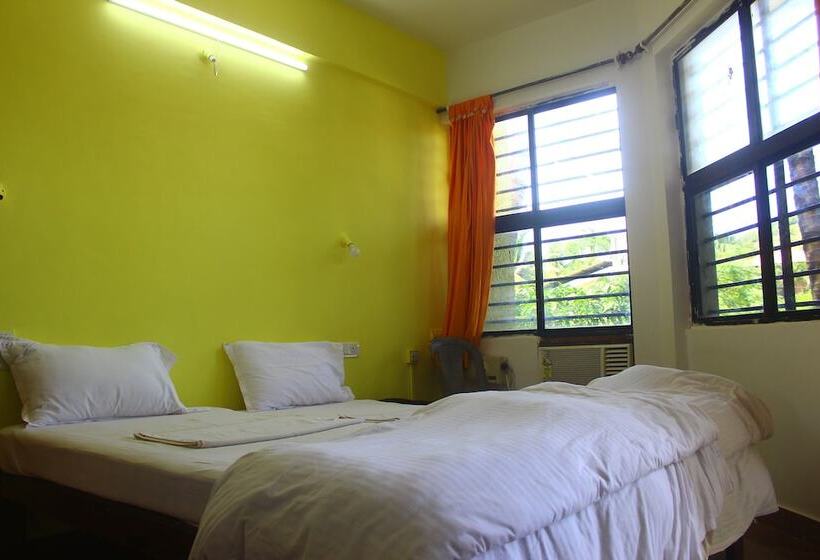 デラックスルーム, Poonam Village Resort