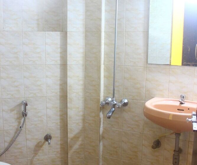 デラックスルーム, Poonam Village Resort