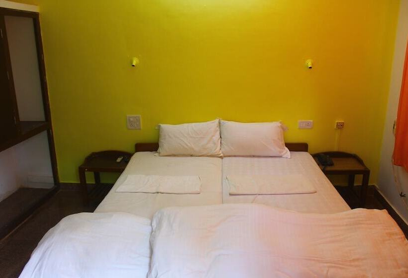 デラックスルーム, Poonam Village Resort