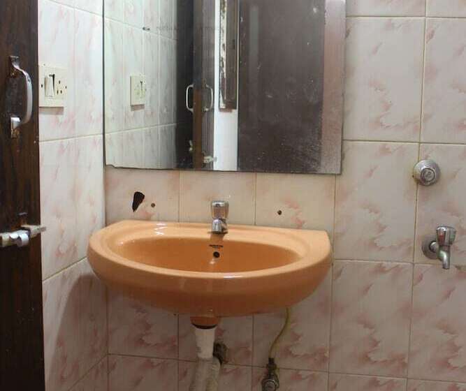 デラックスルーム, Poonam Village Resort