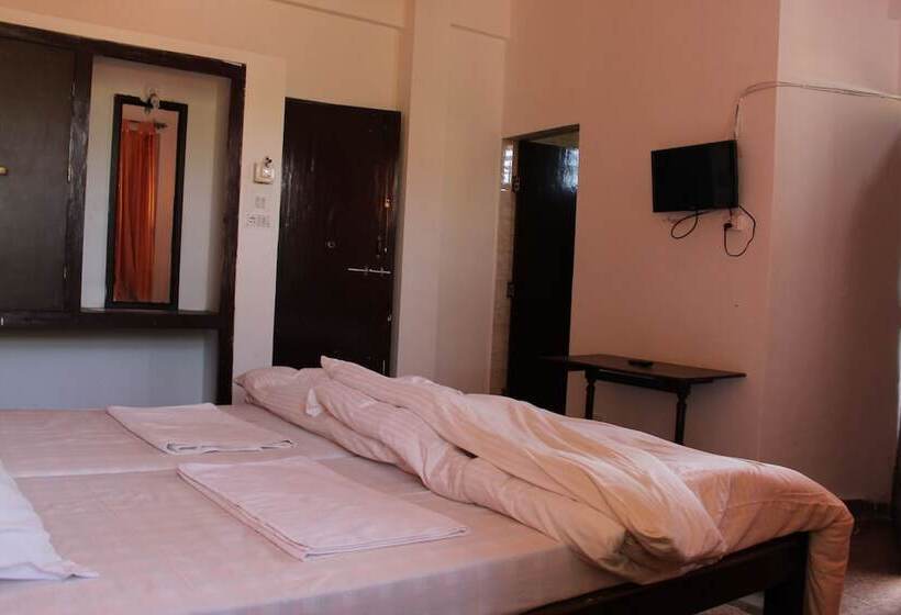 デラックスルーム, Poonam Village Resort