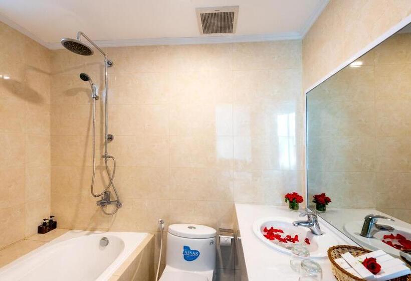 اتاق سوپریور با چشمانداز شهر, Tarasa