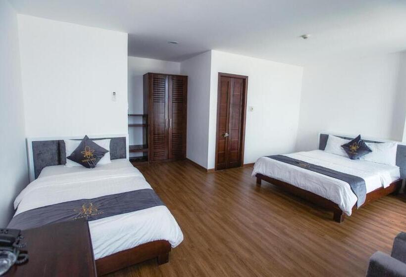 اتاق خانوادگی با چشمانداز دریا, Tarasa