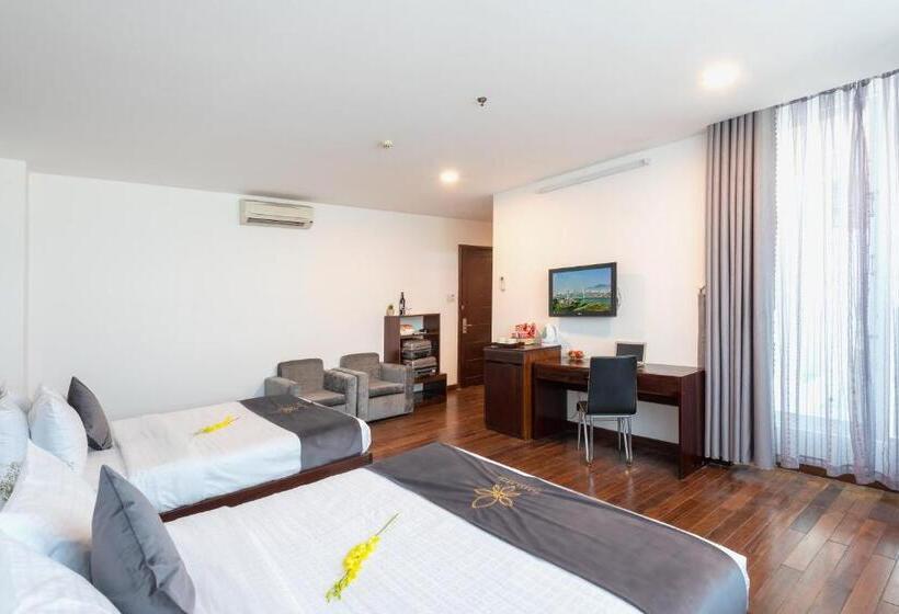 اتاق خانوادگی با چشمانداز دریا, Tarasa