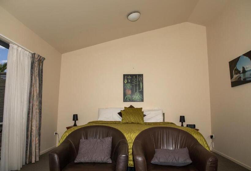 디럭스 스튜디오, Peninsula Motel