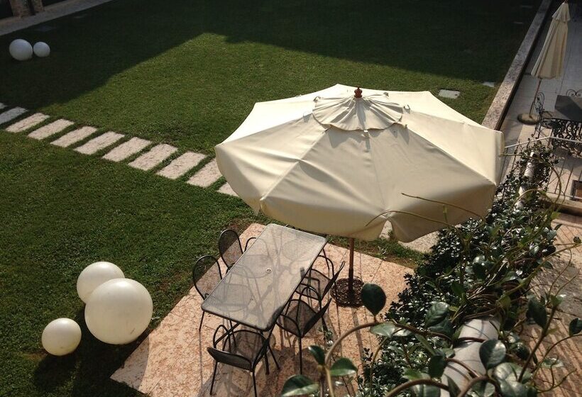 آپارتمان 3 خوابه, Relais Corte Paradiso