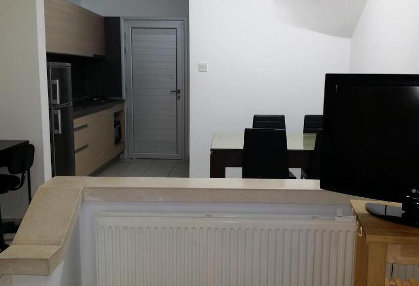 패밀리 아파트, Agrino Hotel Apartments