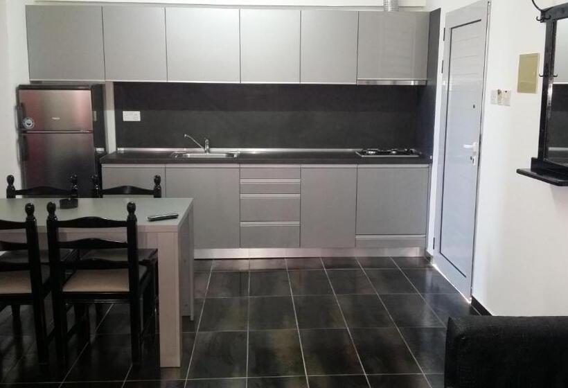 패밀리 아파트, Agrino Hotel Apartments