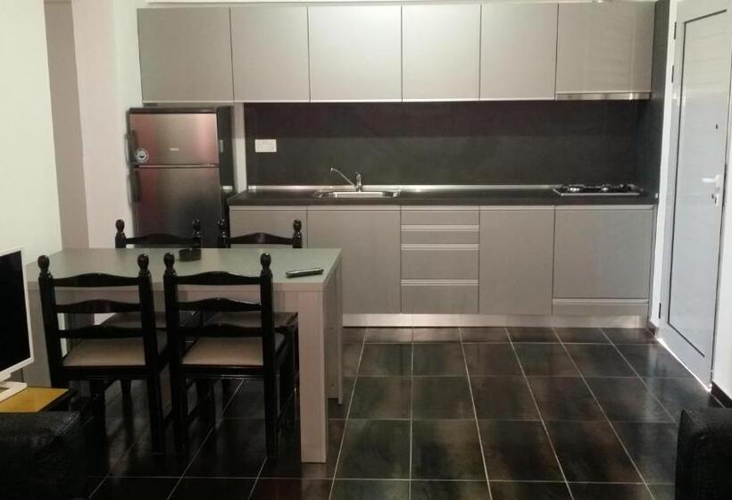 패밀리 아파트, Agrino Hotel Apartments