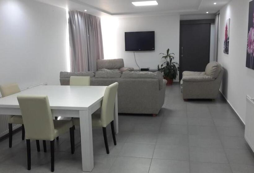 Семейные Апартаменты 3 Спальни, Agrino Hotel Apartments