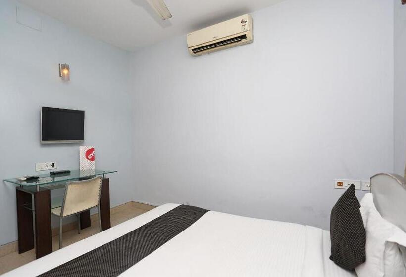 디럭스 룸, Next Generation Guest House Block Bl Plot No 135