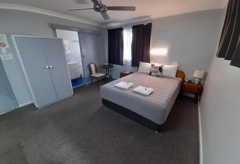 جناح, Civic Motel Grafton