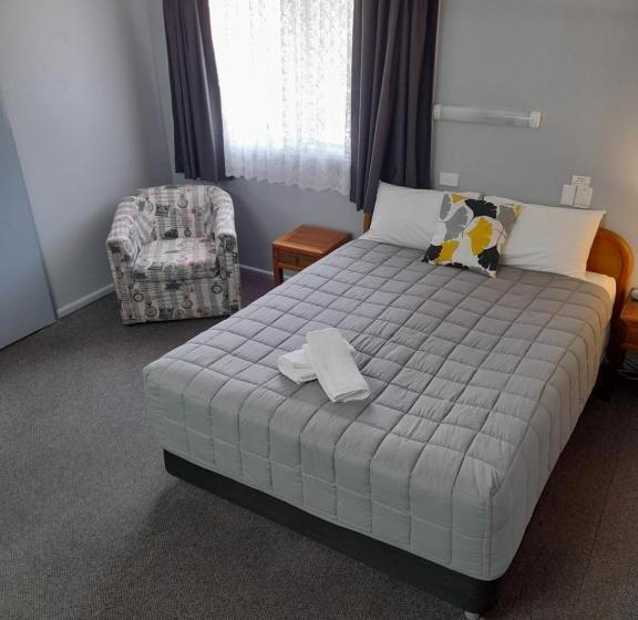 جناح, Civic Motel Grafton