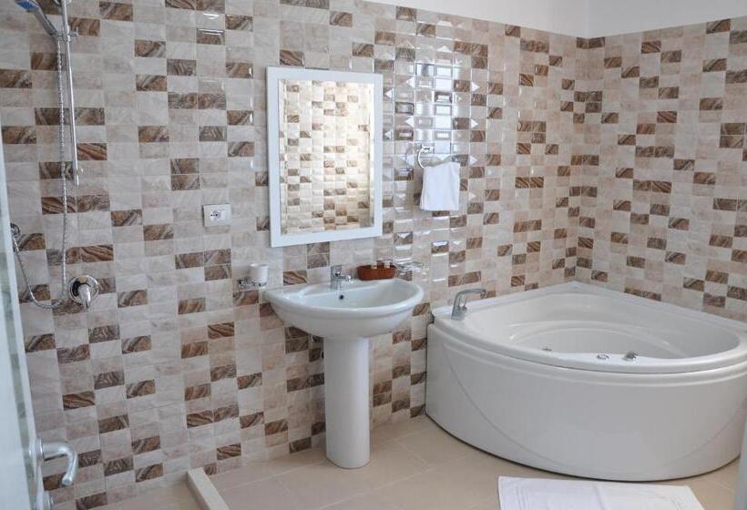 小型套房带海景, Coral Hotel & Resort