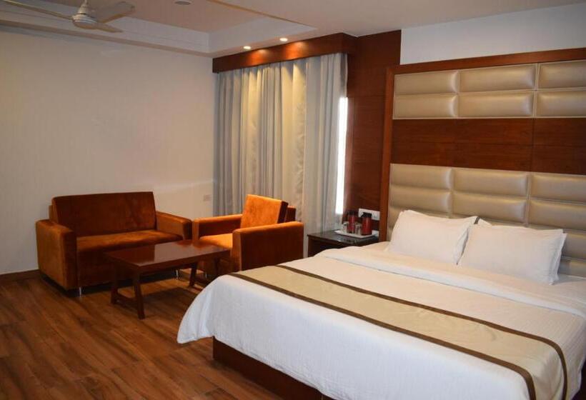 Suite Vista Jardim, Cardinal Ambica