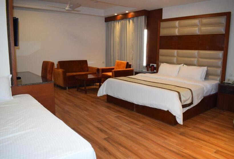 Suite Vista Jardim, Cardinal Ambica