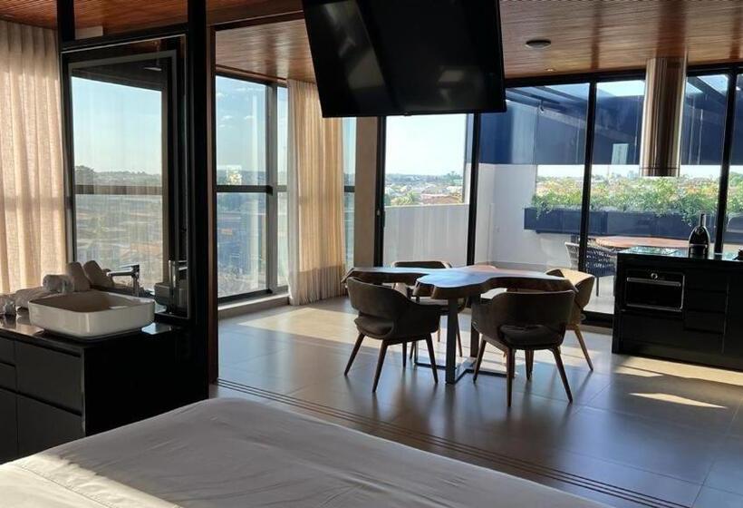 バルコニー付スイート, Catuai