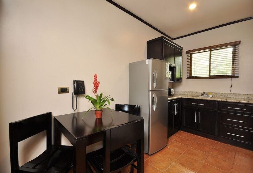 סוויטה, Colono Beach