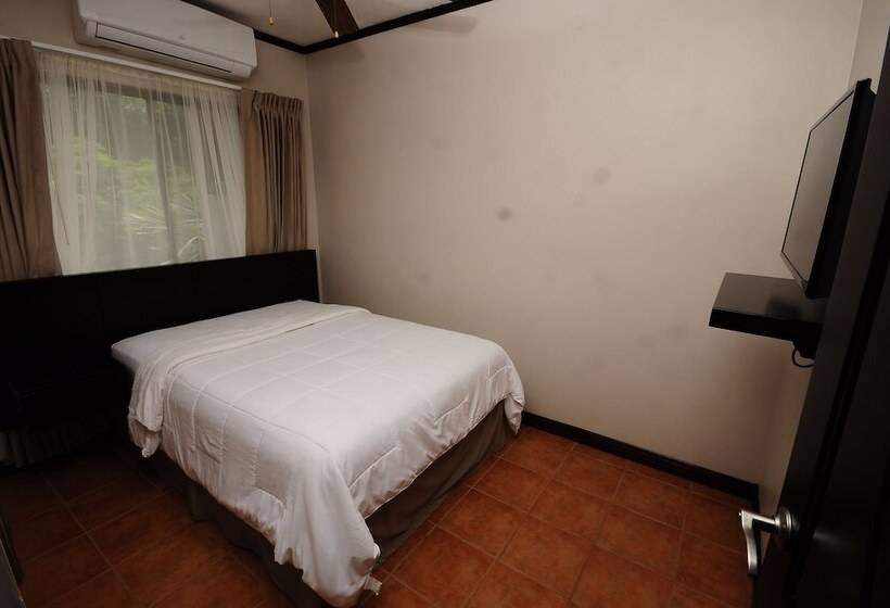 סוויטה, Colono Beach