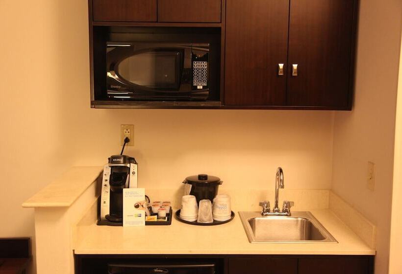 Люкс, Holiday Inn Express & Suites Cumberland   La Vale, An Ihg