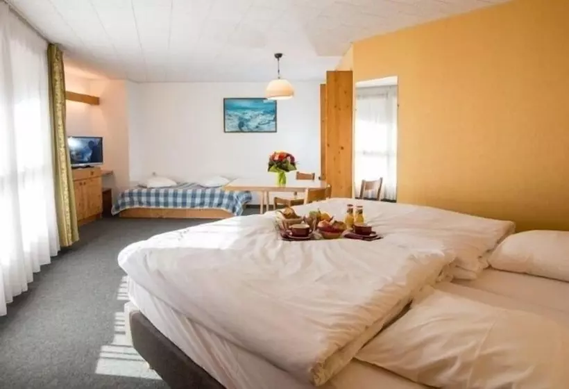 スタンダード４人部屋, Hôtel De L Ermitage