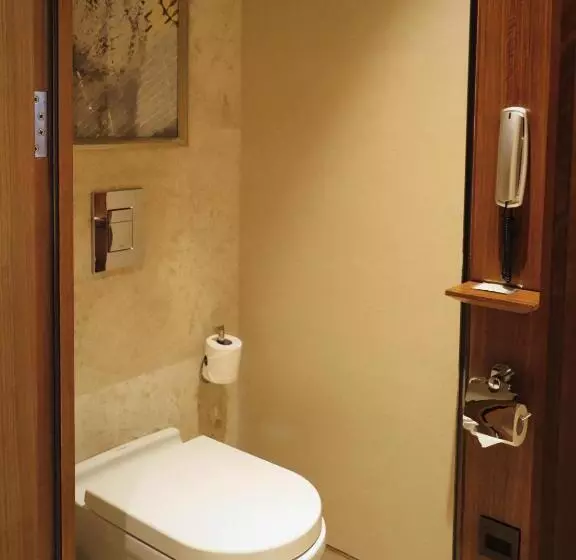 Classic room with river view, Intercontinental Changsha, An Ihg