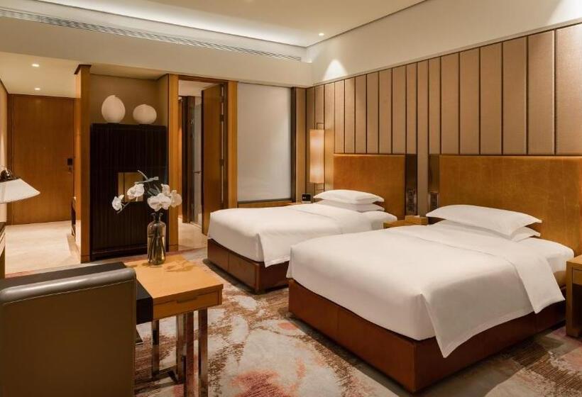 Classic room with river view, Intercontinental Changsha, An Ihg