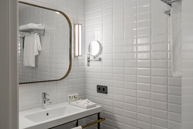 デラックスルーム, Maya Deluxe