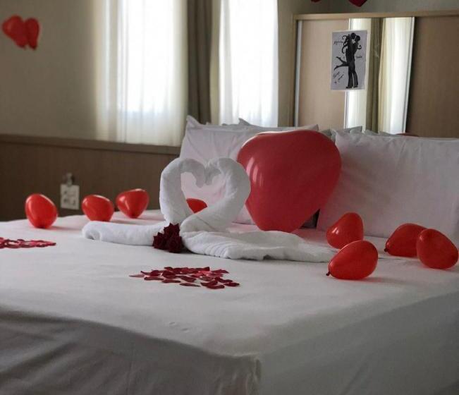 غرفة قياسية فردية, Pratti