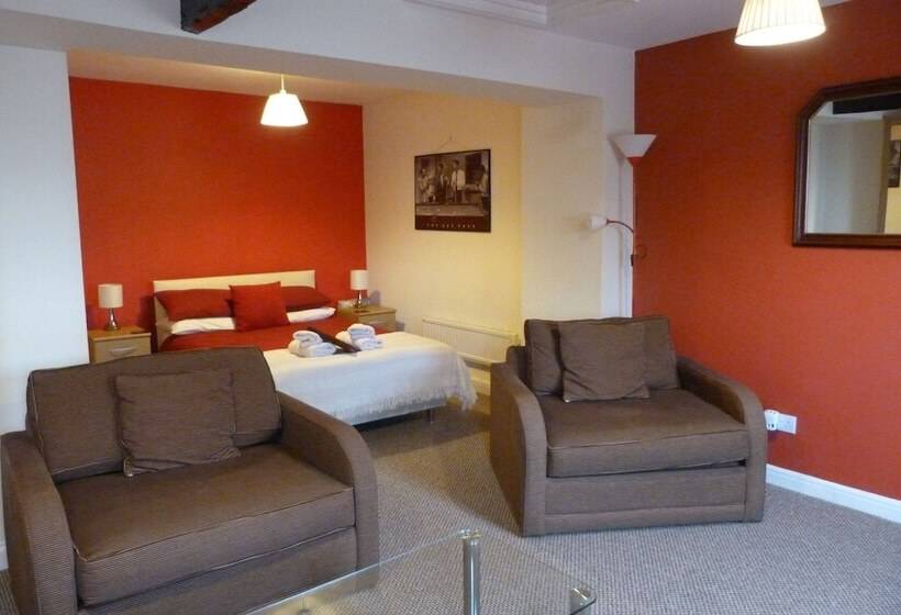 غرفة عائلية, Railway Inn