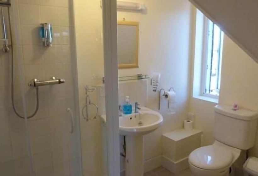 غرفة عائلية, Railway Inn