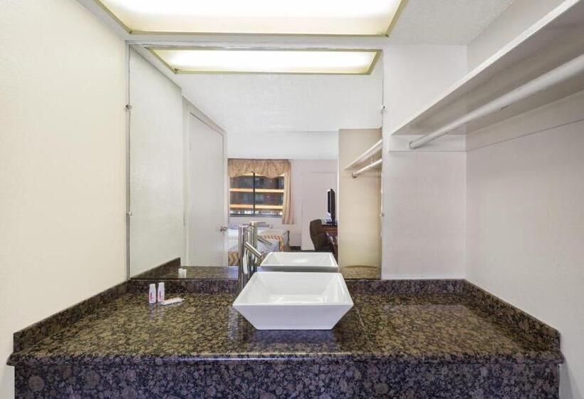 适用于残疾人士的豪华房间, Travelodge By Wyndham Reno