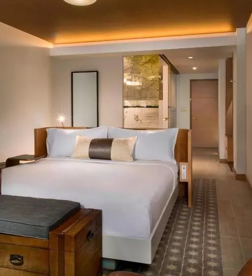 キングサイズベッド、シティビューデラックスルーム, The Envoy Hotel, Autograph Collection
