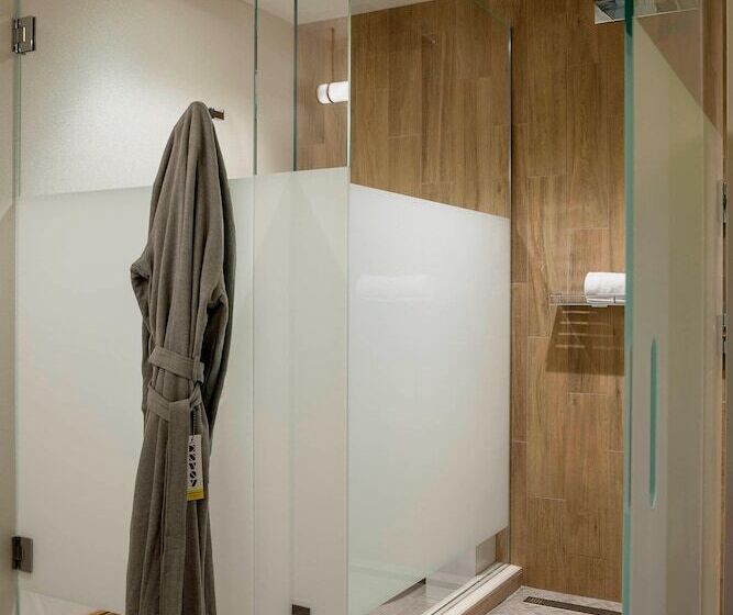 장애인용 디럭스룸, The Envoy Hotel, Autograph Collection