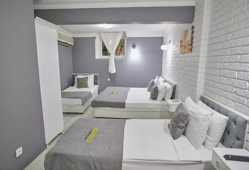 اتاق استاندارد سه نفره, Unique Suite