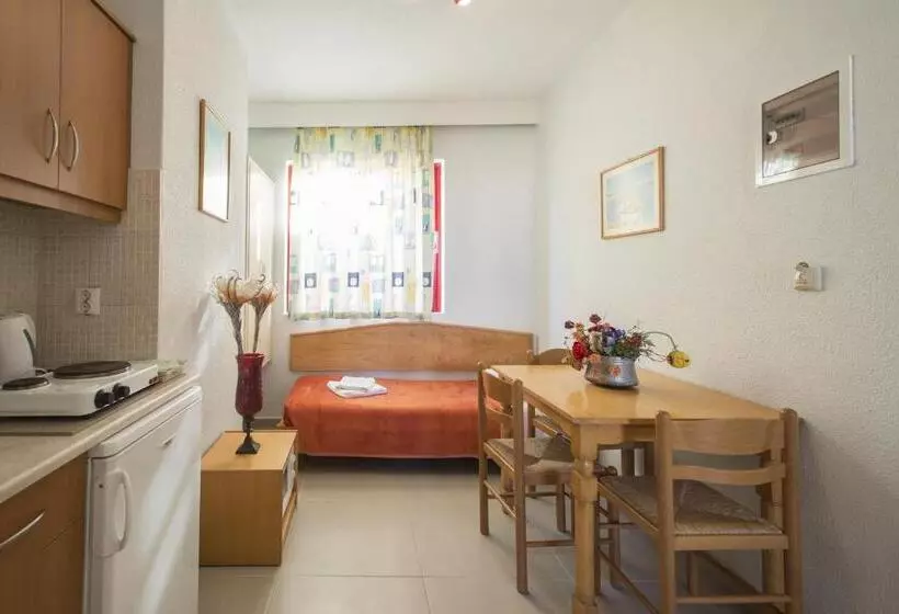 استودیوی استاندارد, Erato Studios & Apartments