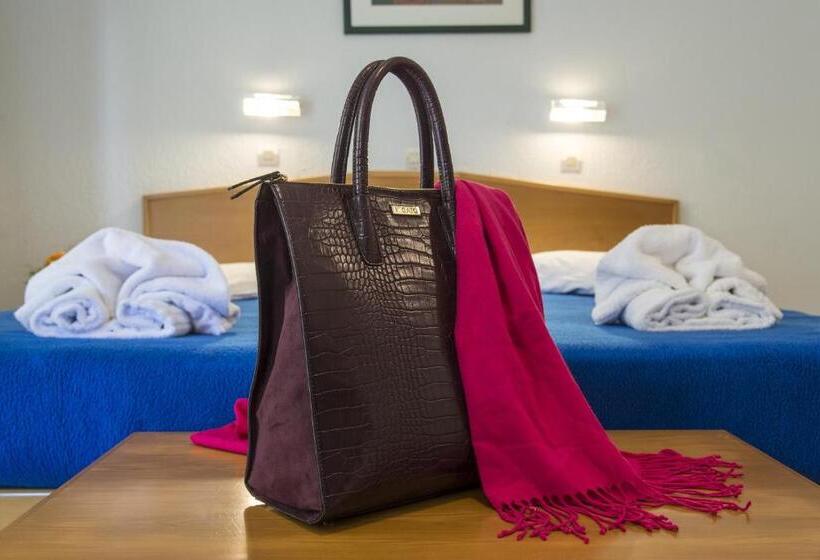 استودیوی استاندارد, Erato Studios & Apartments