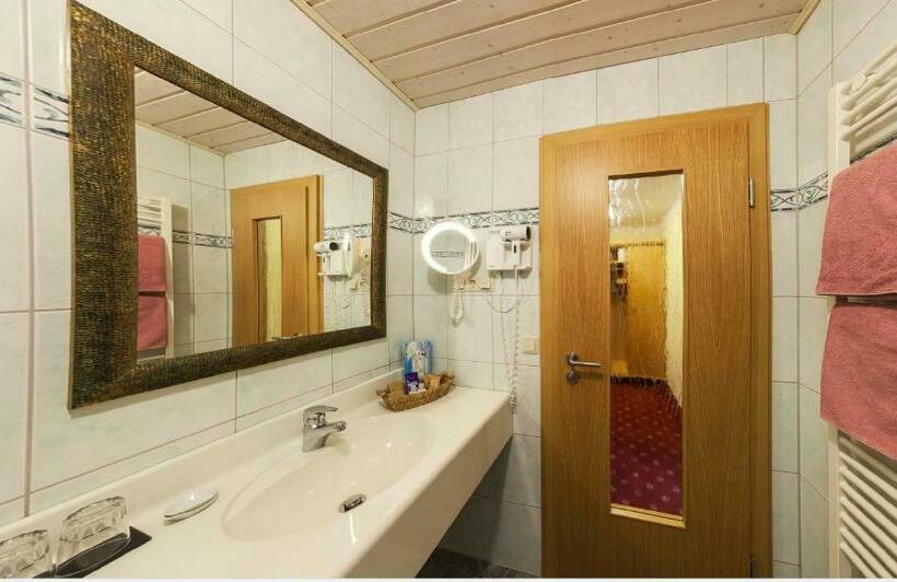 غرفة قياسية مزوَّدة بشُرفة, Alpen Wohlfühlhotel Dörflwirt