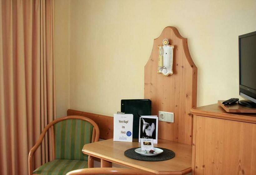 غرفة قياسية مزوَّدة بشُرفة, Alpen Wohlfühlhotel Dörflwirt