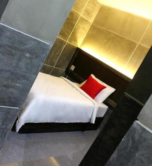 اتاق اکونومی یک تخته, Bangkok 68