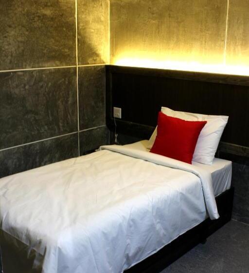 اتاق اکونومی یک تخته, Bangkok 68